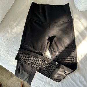 Alo Yoga High-Waist Airlift Leggings, Black with Detailing